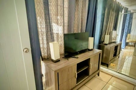 8th pic Bedroom tv