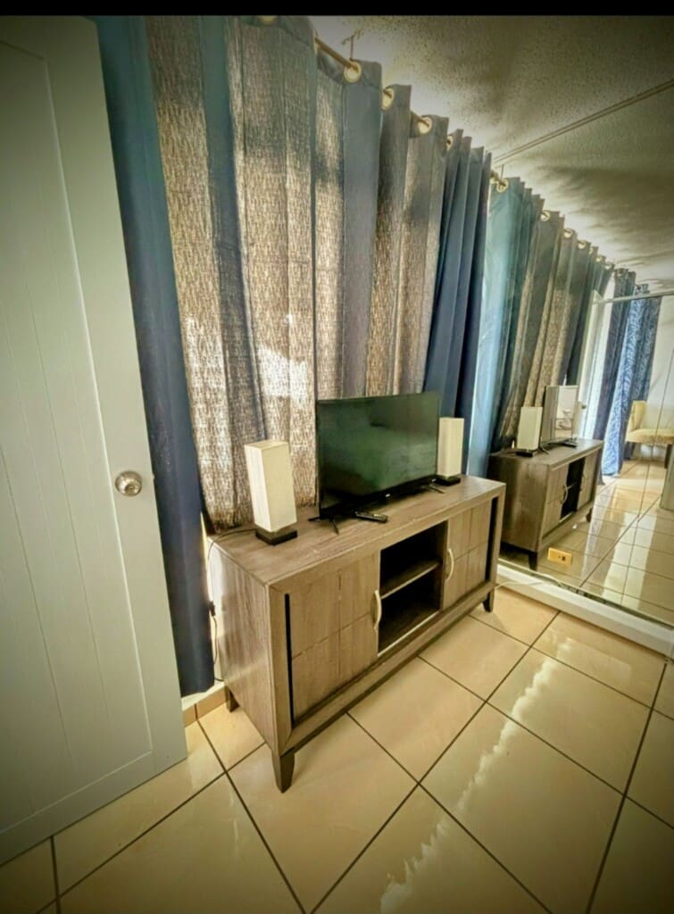 8th pic Bedroom tv